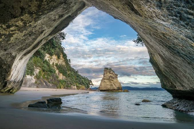 Cathedral cove arch